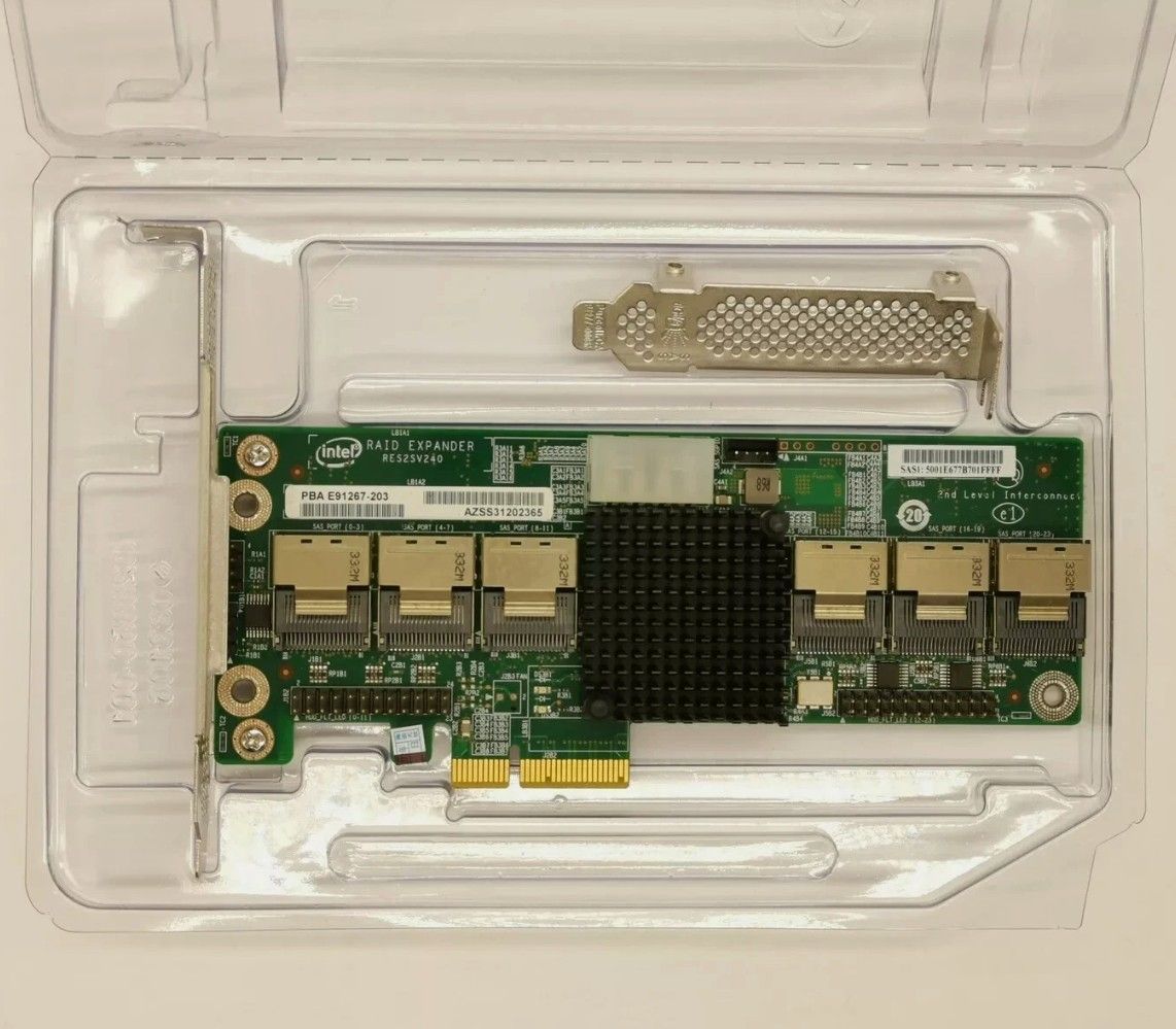 Intel RES2SV240 SAS Expander RAID Karte 24 Port 6G SATA Server Adapter in klarem Verpackung.