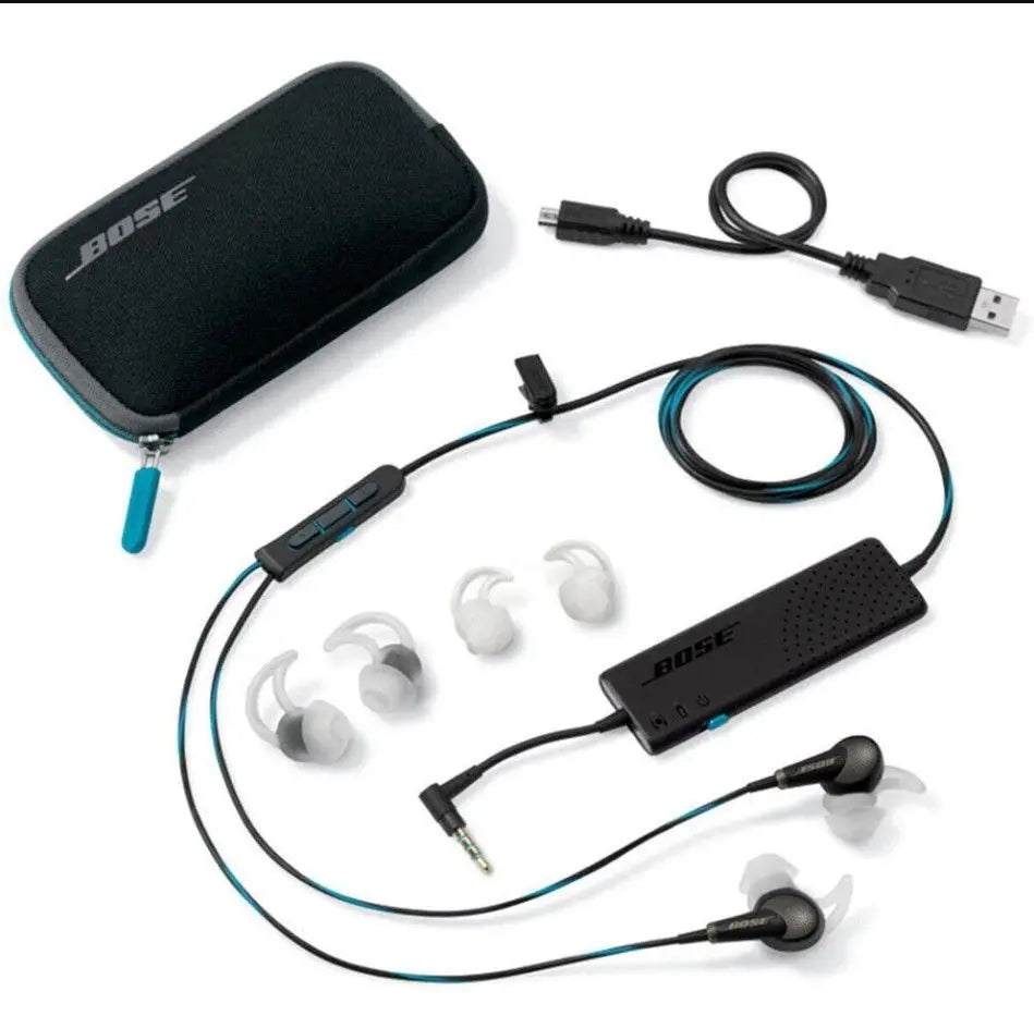 Bose QuietComfort 20 Kopfhörer Set mit Tragetasche, Ersatz-Ohrstücken und Bedienelementen.
