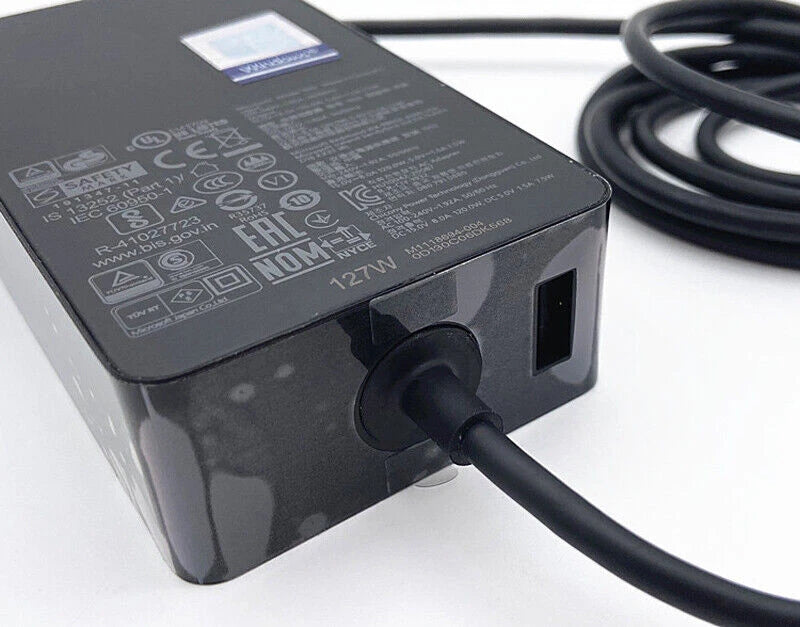 Original Microsoft Surface 127W Power Adapter (Model 1932) mit Surface Connect Stecker und USB-Ladebuchse für Höchstleistung.